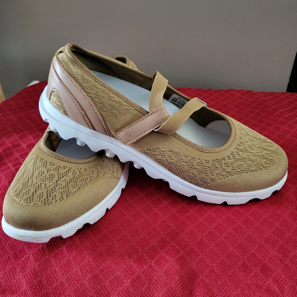 Women's PROPET Tan Mary Jane Shoes Size 12 EE  NEW no tags